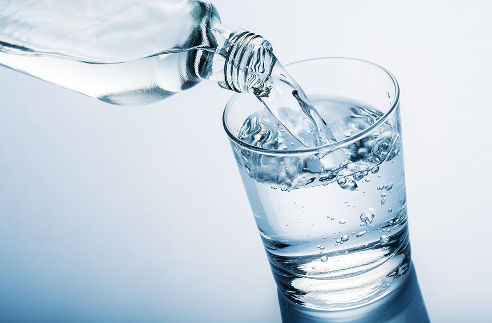 การดื่มน้ำให้เพียงพอยังมีประโยชน์อะไรอีกบ้าง